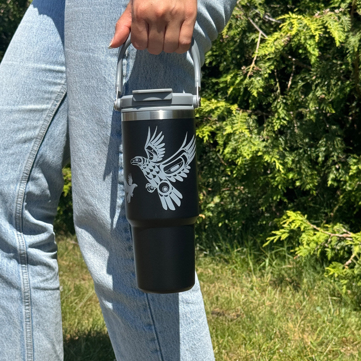 Eagle in Flight 30oz tumbler carried by the easy-carry handle outdoors